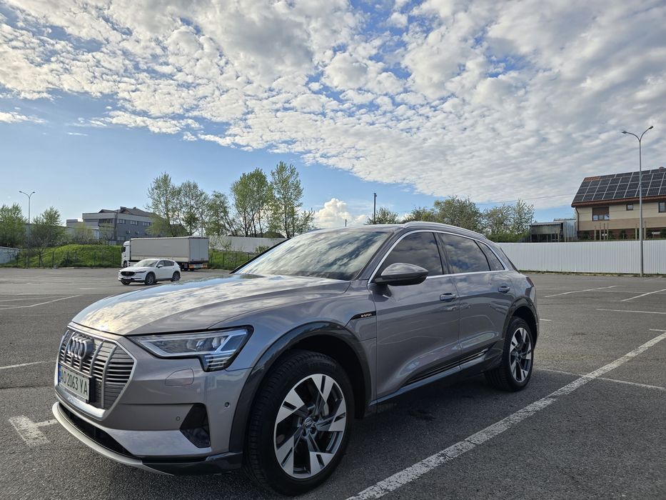 Продаж AUDI e-tron 55 Quattro / 95 кВт / Full-Led digital Matrix
2020