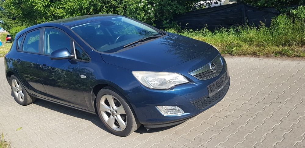 Astra j benzyna Klima el serv