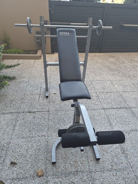 Banco de Musculação Vital Fitness com Suporte para Barra e Extensão de Pernas