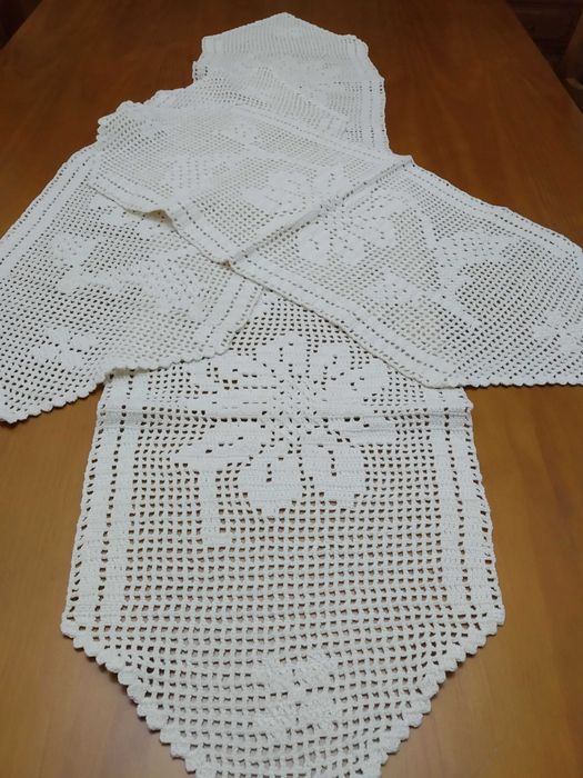 Colcha em renda, com panos a condizer