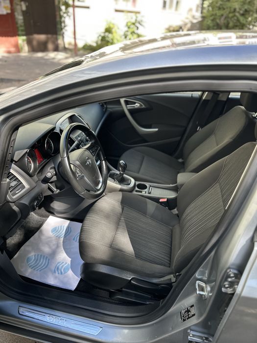 Opel Astra J 2009 1.6 MPI
