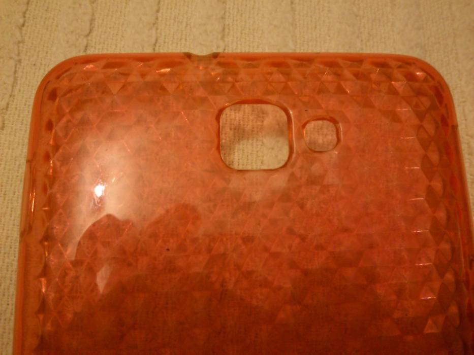 Capa de proteção em silicone para telemóvel.