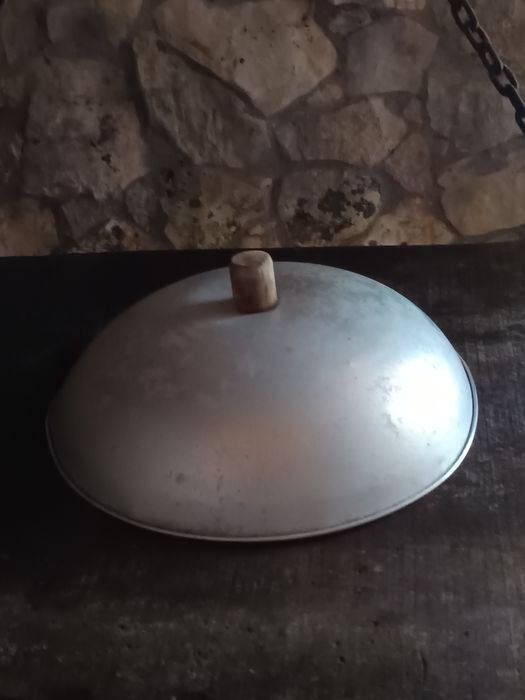 Cobertor alimentos ,antigo , madeira e alumínio