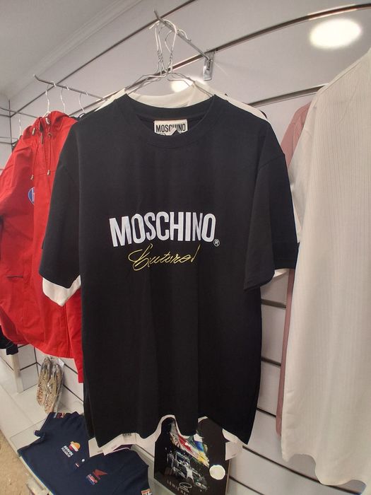 T-shirts Moschino