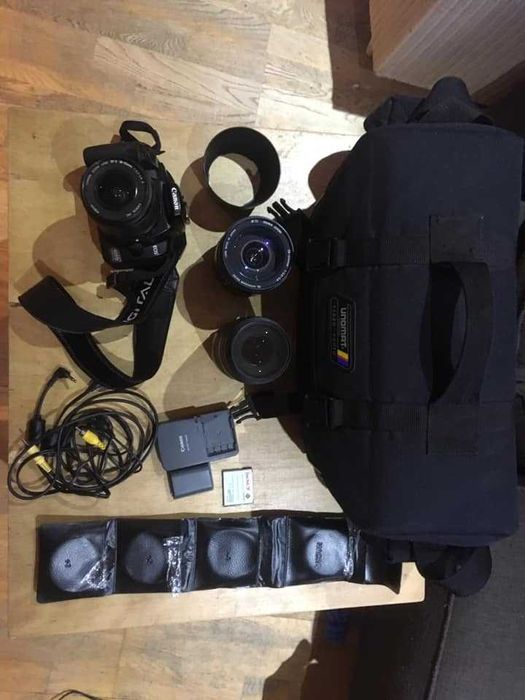 Máquina fotográfica Canon EOS 400D com 4 lentes e mala