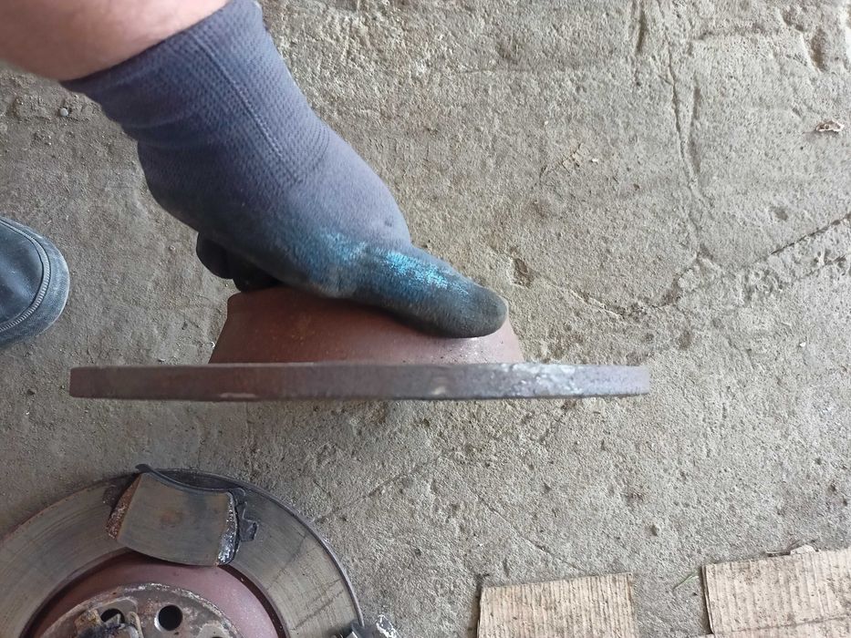 Zacisk Tylny Prawy / Tylny Lewy Passat B6/ Tarcze Klocki / Hamulce Tył