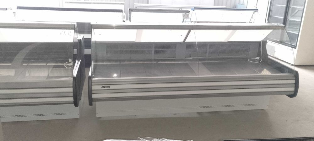 холодильная  витрина 2.5 м " Технохолод "  2 шт