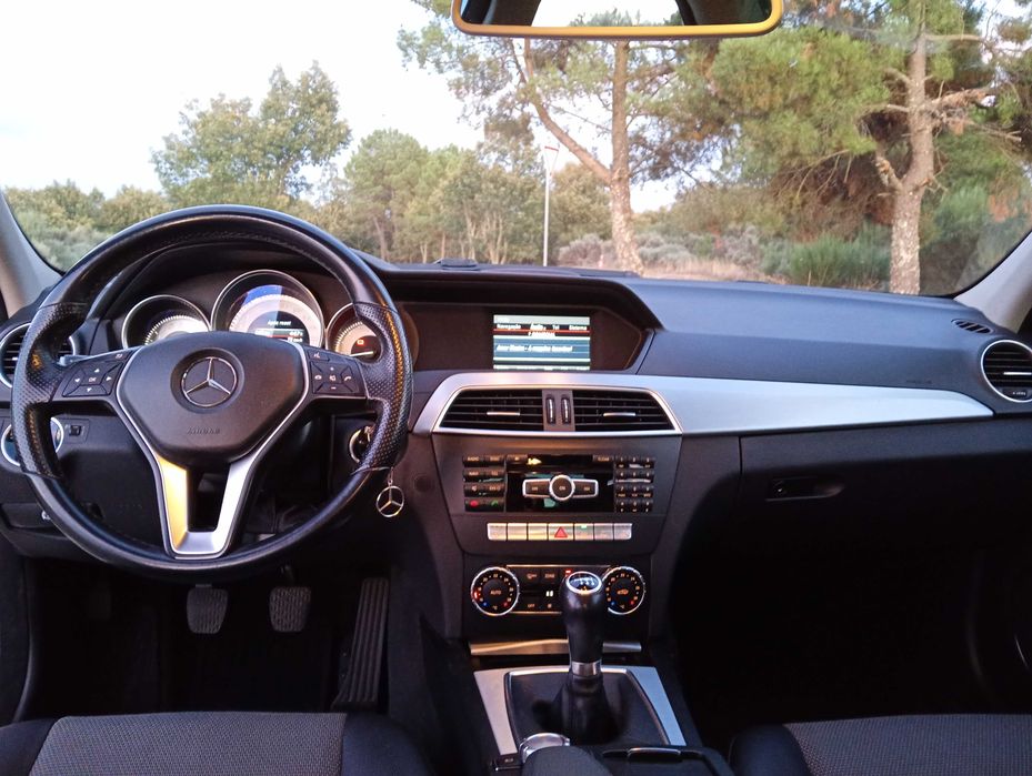 Vendo Mercedes Benz 220d de 2013