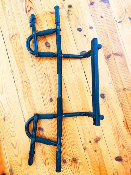 Barra de elevações - Pull-up bar