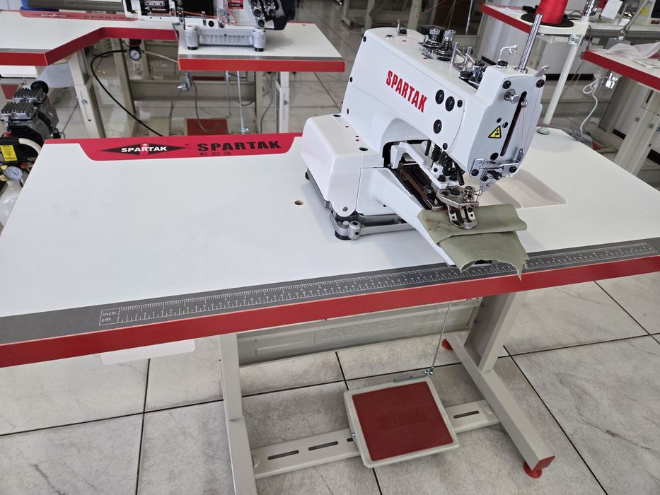 Пуговичная швейная машина