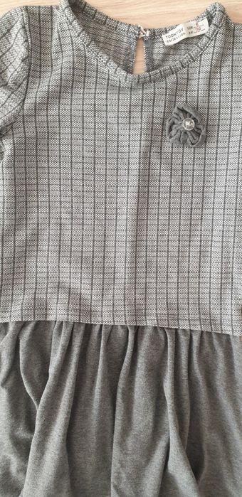 Elegancka szara sukienka roz.116