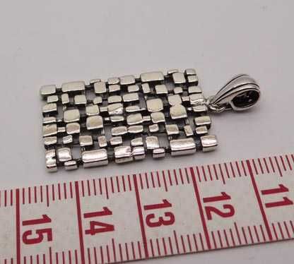 Srebrna zawieszka prostokąt z miniaturowych prostokątów