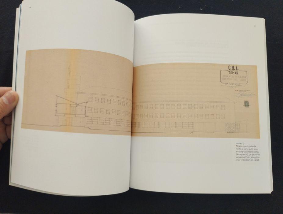 **Título:** Livro "O Colégio Nun'Álvares em Tomar" -  CNA