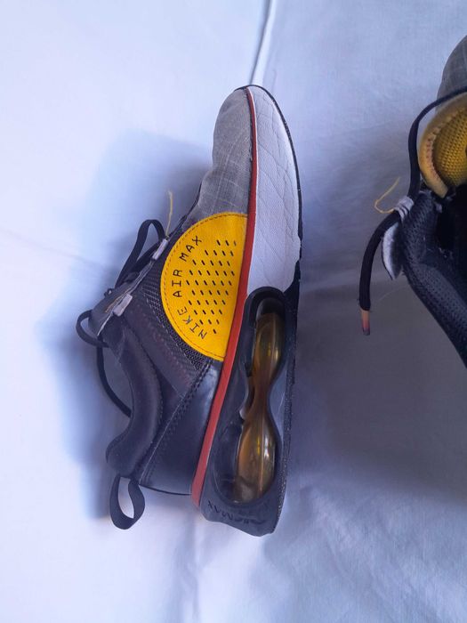 Sprzedam buty dziecięce Nike Air Max 2021.