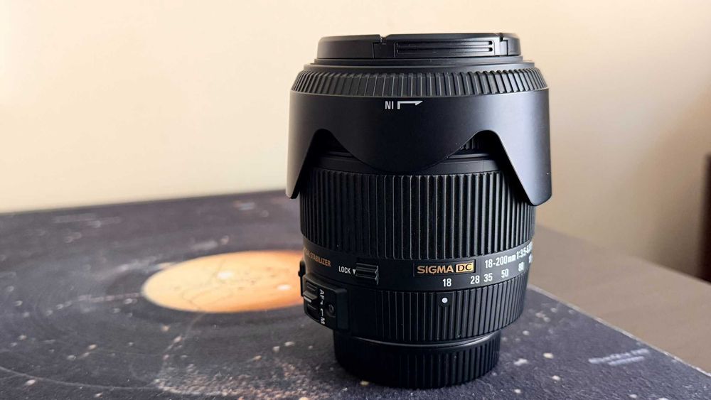 Objetiva Sigma 18-200 mm f/3.5-6.3 DC OS HSM II para Nikon