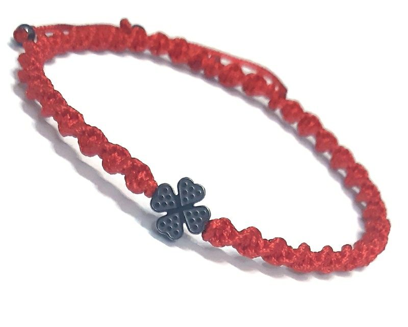 Bransoletka z koniczynką z hematytu na szczęście