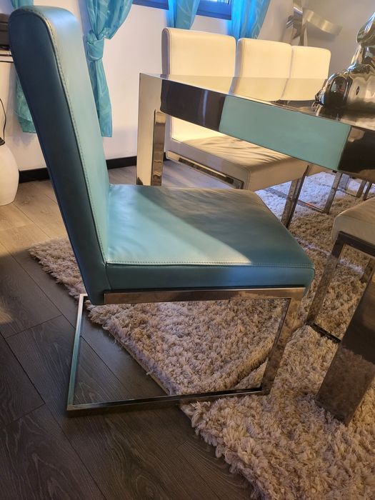 Mesa jantar aço inox com 8 cadeiras em aço inox e pele