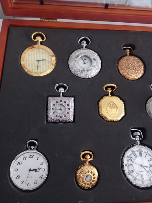 Relógios de bolso com vitrine.