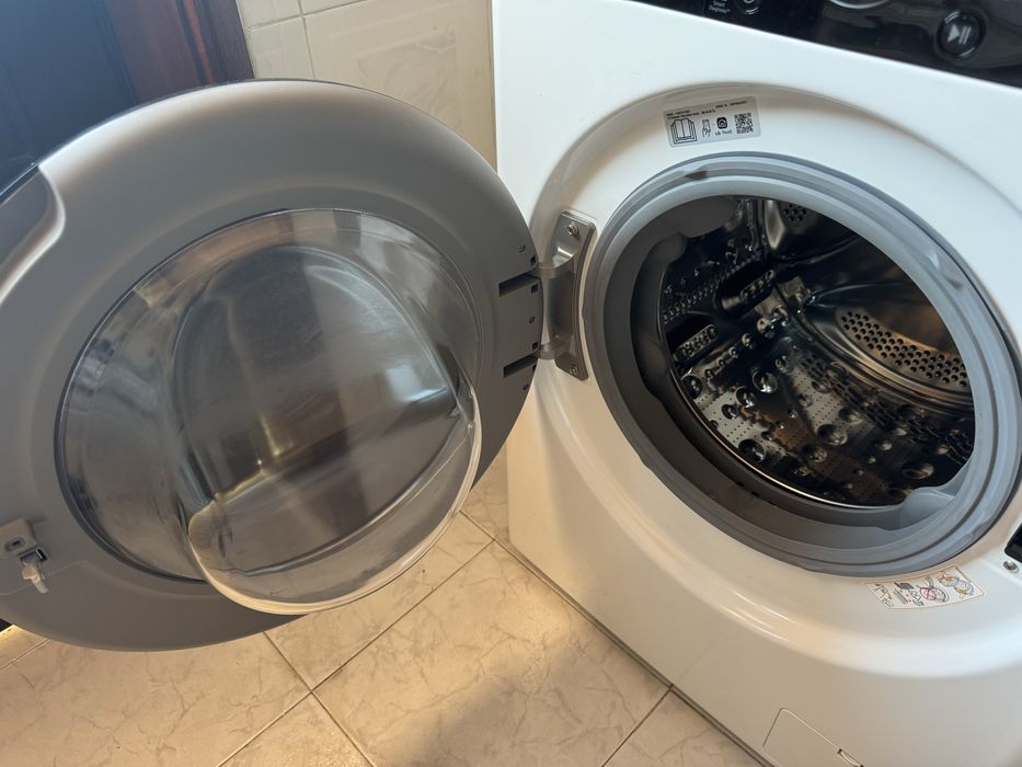 Máquina de Lavar e Secar Roupa LG F4DR7511SGH 11/6kg