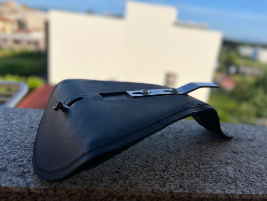 Banco Harley “seat on frame”