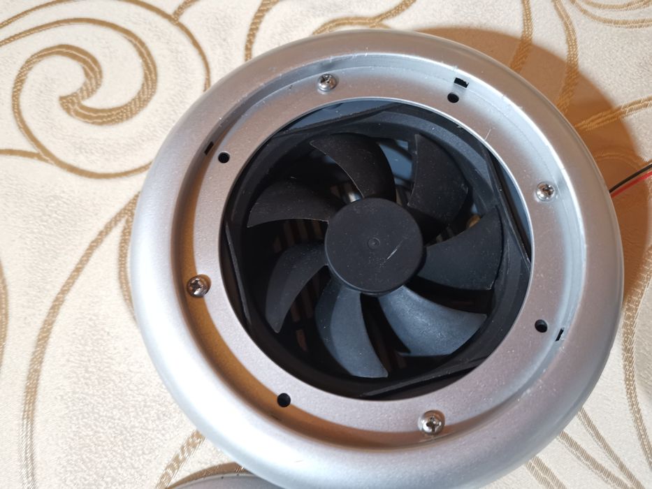 Вентилятор и динамик, душевой кабины.