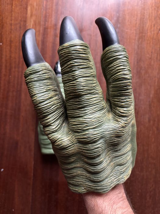 Mãos de dinossauro para festa temática