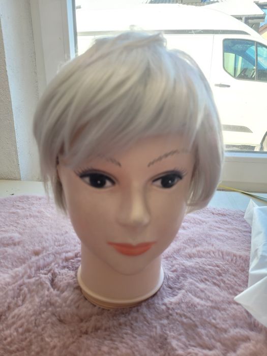 Peruka damska krótka błąd