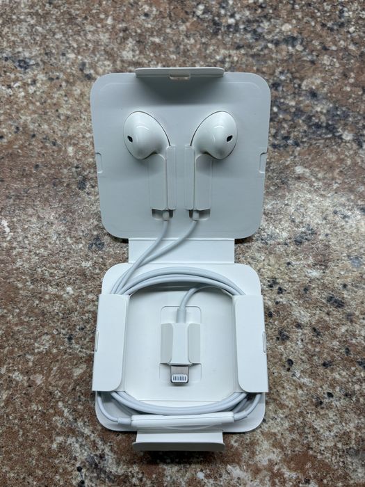 Навушники Apple EarPods lightning (MWTY3/MMTN2)