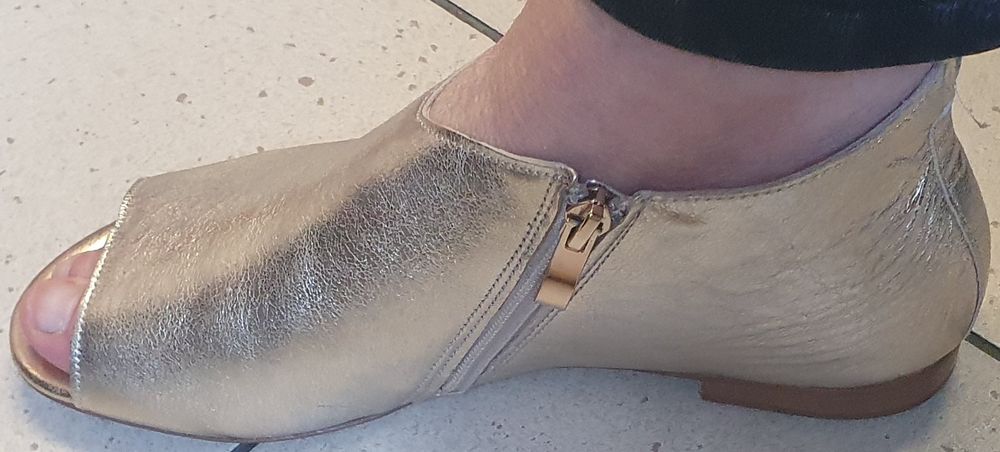 Buty bez palcy  złoty kolor  ze skóry naturalnej Caroline  r. 40