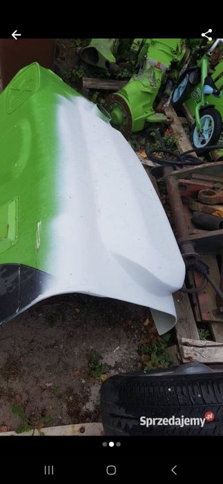 Merlo pokrywa maska silnika