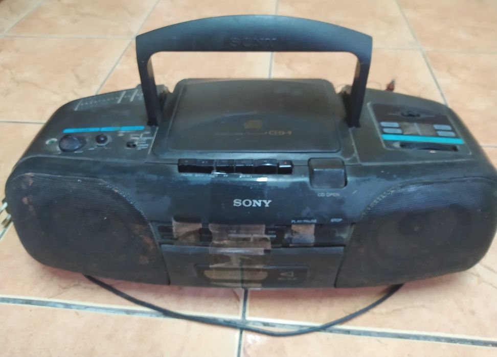 Продам  магнитоллу  CFD-9, CD RADIO  CASSETTE-  CORDER