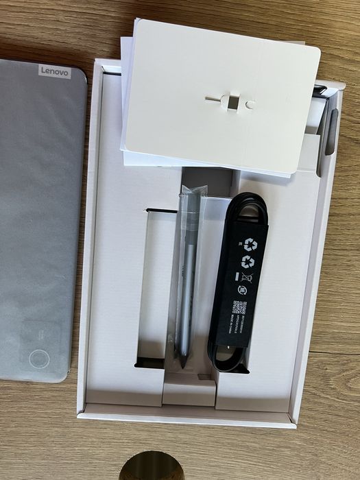 Tablet lenovo Tab 11 z rysikiem