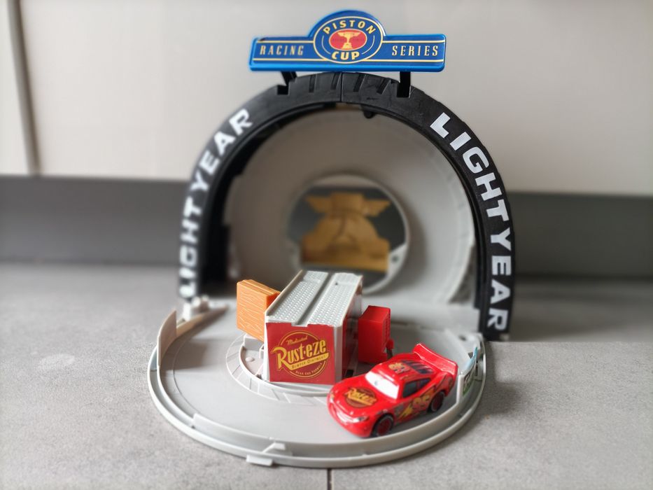 Disney Pixar Cars 3 przenośny zestaw Auta zygzak McQueen auto