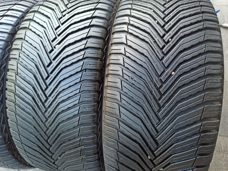 Всесезонная резина 245/40 R18 Michelin Cross Climate 2