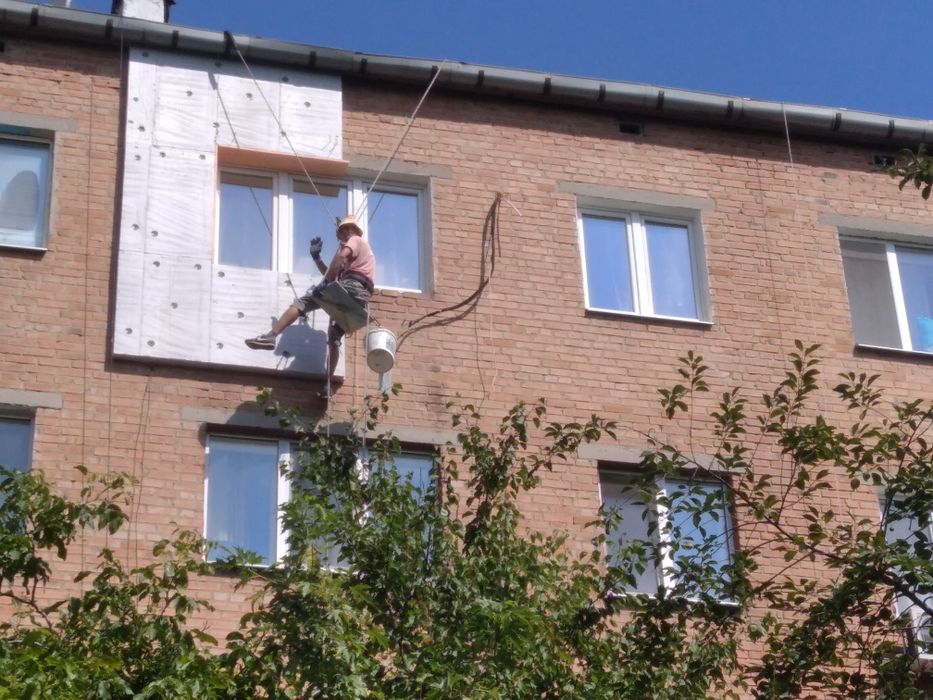 Висотні роботи , утеплення, ремонт між панельних швів.