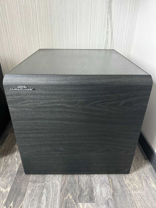 Продам музыкальный центр Bang & Olufsen в идеальном состоянии.