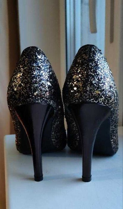 Сяючі туфлі 36 розмір