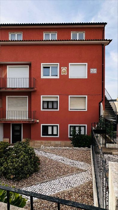 Arrendo apartamento c/3 quartos e 2 casas de banho no 3ºandar- Coimbra