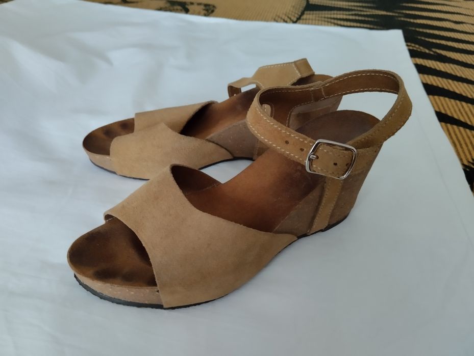 Продам женские летние туфли-танкетки, Италия