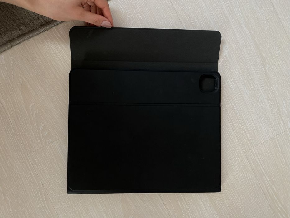 Чохол з клавіатурою на iPad Air13