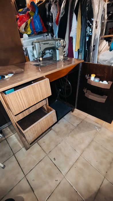 Móvel com máquina de Costura Refrey Transforma