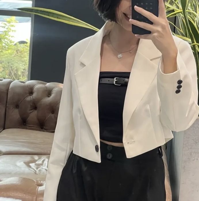 Укорочений піджак молочний короткий