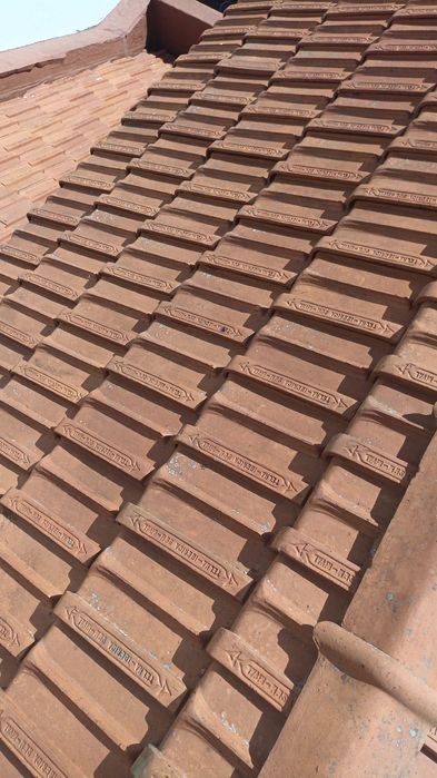 Serviços em telhados, calhas Reparação claraboia / Prumada.