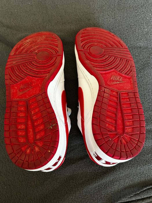 Biało czerwone buty Nike