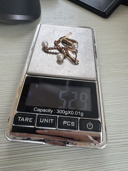 Продам ювелірний набір. Сережки і кулон. Золото.