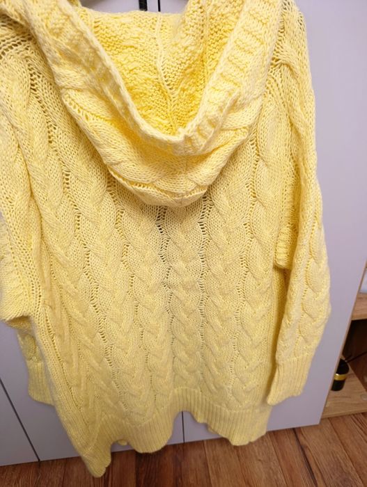 Продається жовтий в'язаний кардиган(Італія)