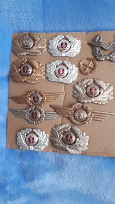 Bardzo dużo  odznak odznaczeń miniaturek NRD.