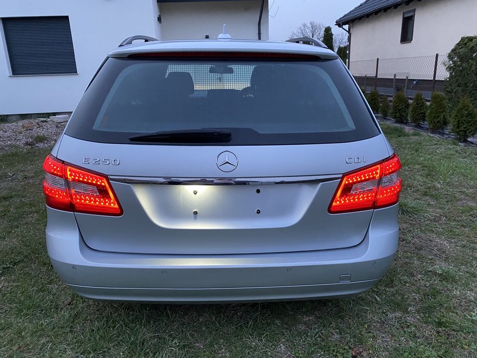 tylna klapa drzwi lusterka zawieszenie przód tył wydech mercedes Eklasa W212 kod lakieru 775 i  149  felgi  itd