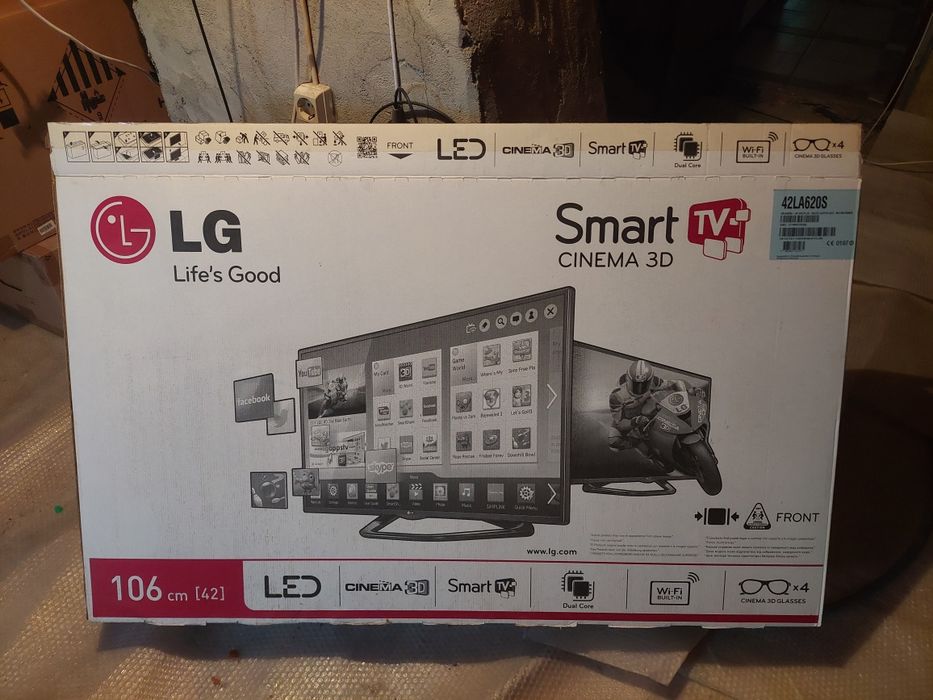 Televisão LG 106 cm com problemas no ecrã.