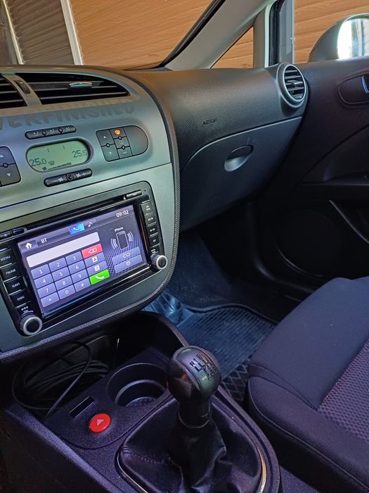 Czarny seat leon
